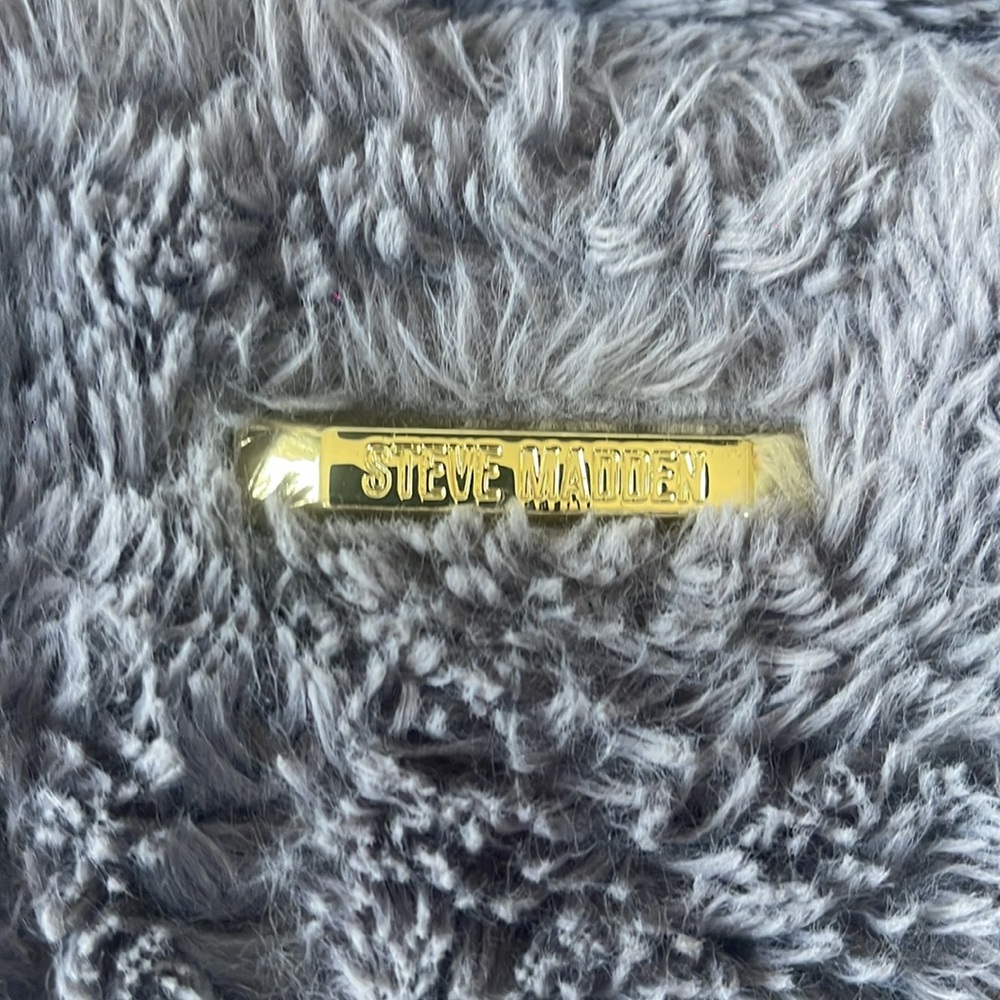 Steve Madden Gray Color And Black & Grey Lining. - image 8